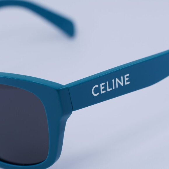 🕶️ New Celine CL40249U 87A Sunglasses - Neon Turquoise Frame, Smoke Lenses - Picture 4 of 11